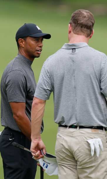 Peyton Manning drops by Broncos practice